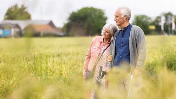  Emeryci na spacerze - Ustawowe ubezpieczenie emerytalne