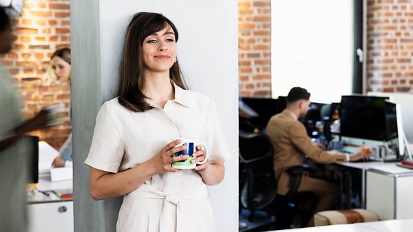 Kobieta w biurze - Pierwsza praca  Kobieta w biurze - Pierwsza praca